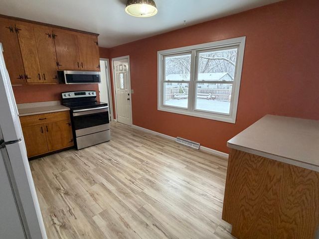 724 Southview Drive SW, Hutchinson, MN 55350