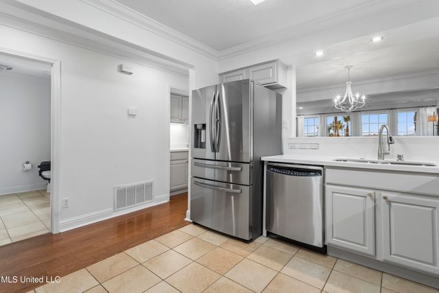 717 Bienville Boulevard, B2, Ocean Springs, MS 39564