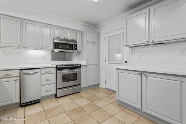 717 Bienville Boulevard, B2, Ocean Springs, MS 39564