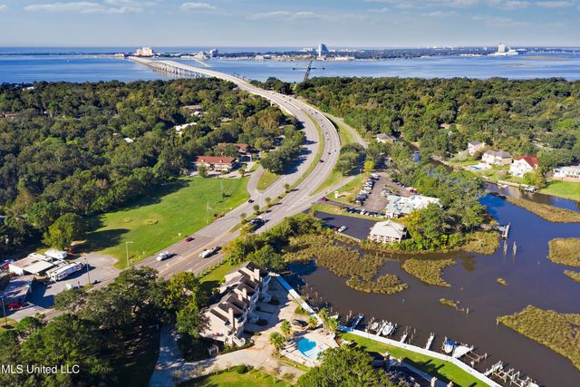 717 Bienville Boulevard, B2, Ocean Springs, MS 39564