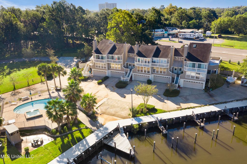 717 Bienville Boulevard, B2, Ocean Springs, MS 39564