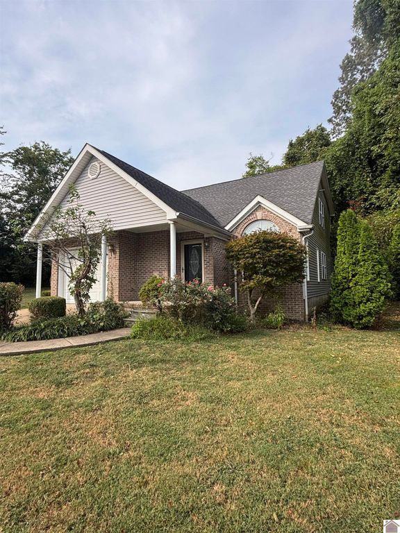 905 Stonebrook Court, Paducah, KY 42003