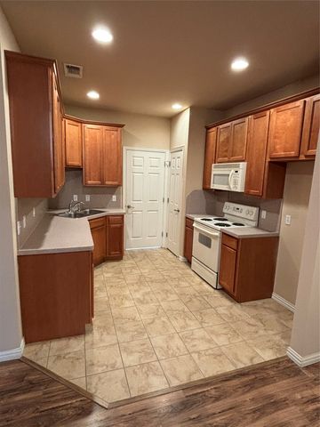 1618 Summer Hill Court, Granbury, TX 76048