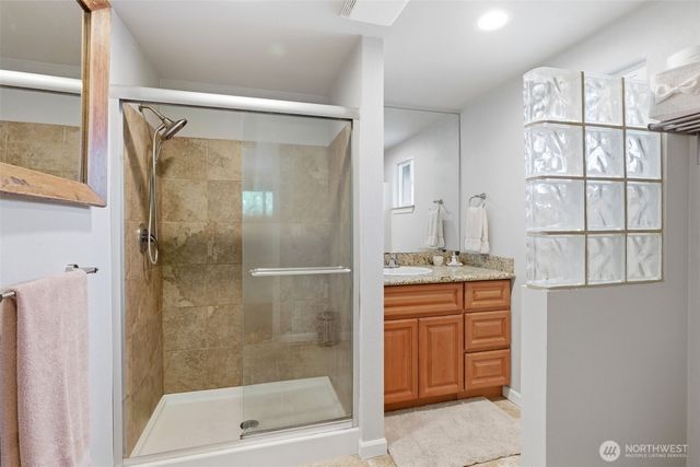 826 Maplewood Avenue, Kent, WA 98030
