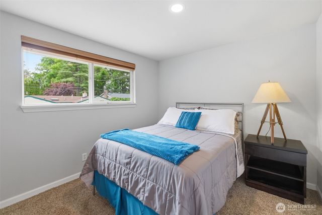 826 Maplewood Avenue, Kent, WA 98030