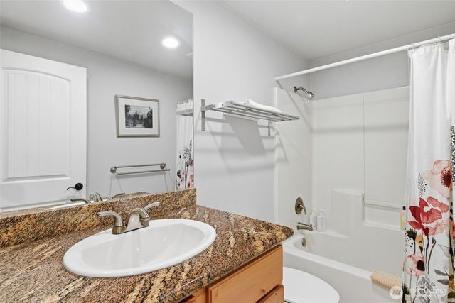 826 Maplewood Avenue, Kent, WA 98030