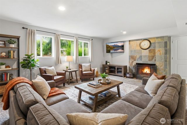 826 Maplewood Avenue, Kent, WA 98030