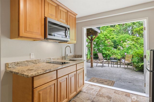 826 Maplewood Avenue, Kent, WA 98030