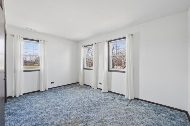 901 E Sunrise Road, Addison, IL 60101