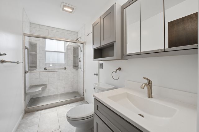 901 E Sunrise Road, Addison, IL 60101