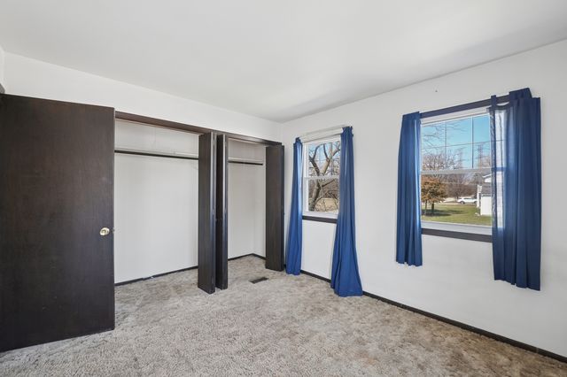 901 E Sunrise Road, Addison, IL 60101