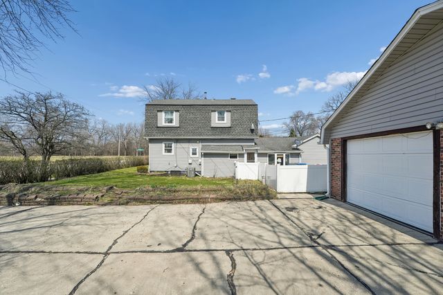 901 E Sunrise Road, Addison, IL 60101