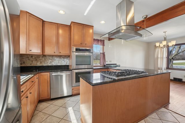 901 E Sunrise Road, Addison, IL 60101