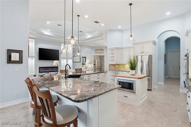 18100 Via Bellamare LN, Miromar Lakes, FL 33913