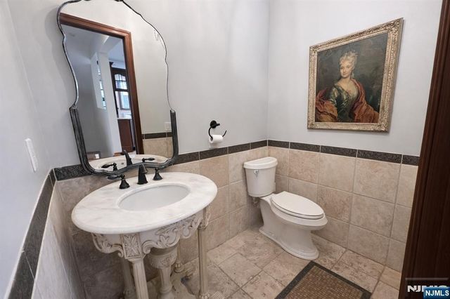 416 Oncrest Terrace, Cliffside Park, NJ 07010