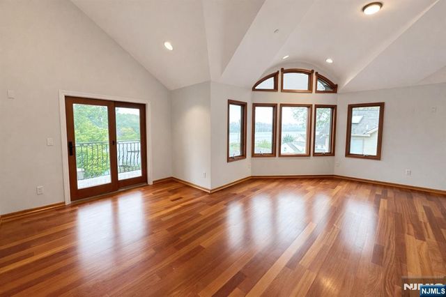 416 Oncrest Terrace, Cliffside Park, NJ 07010