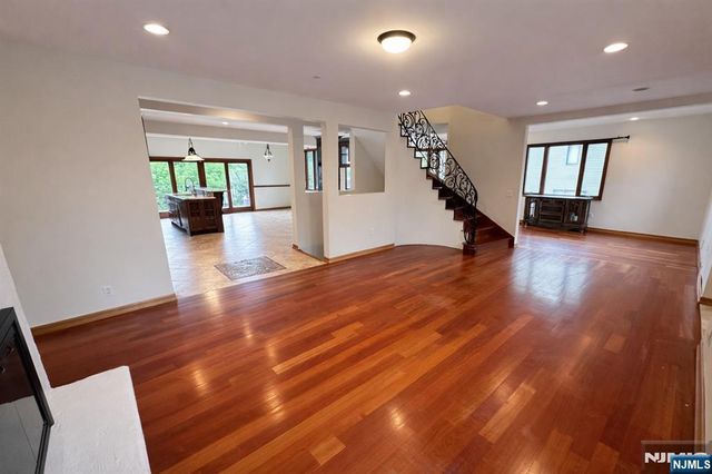 416 Oncrest Terrace, Cliffside Park, NJ 07010
