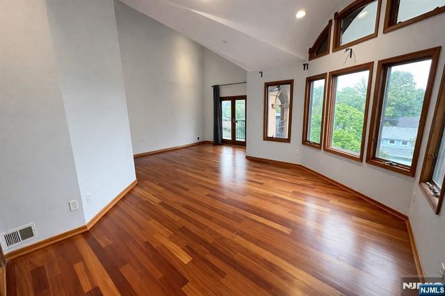 416 Oncrest Terrace, Cliffside Park, NJ 07010