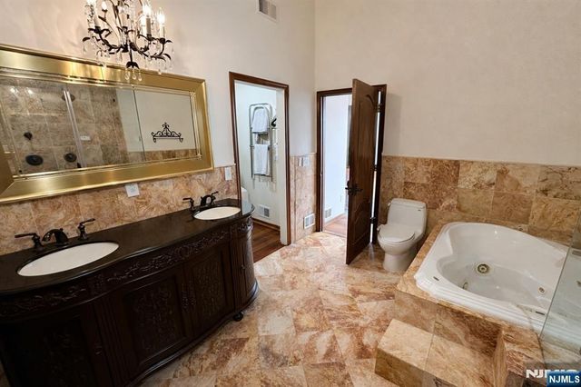 416 Oncrest Terrace, Cliffside Park, NJ 07010