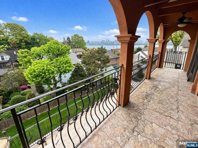 416 Oncrest Terrace, Cliffside Park, NJ 07010