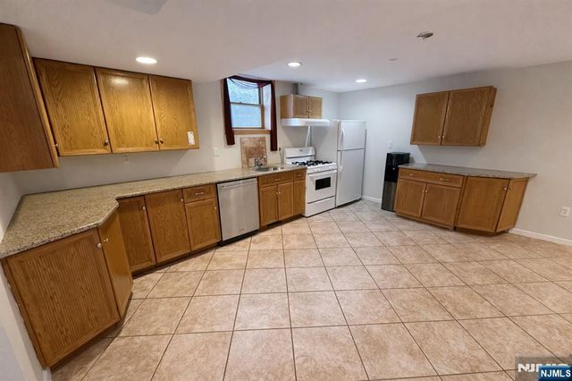 416 Oncrest Terrace, Cliffside Park, NJ 07010