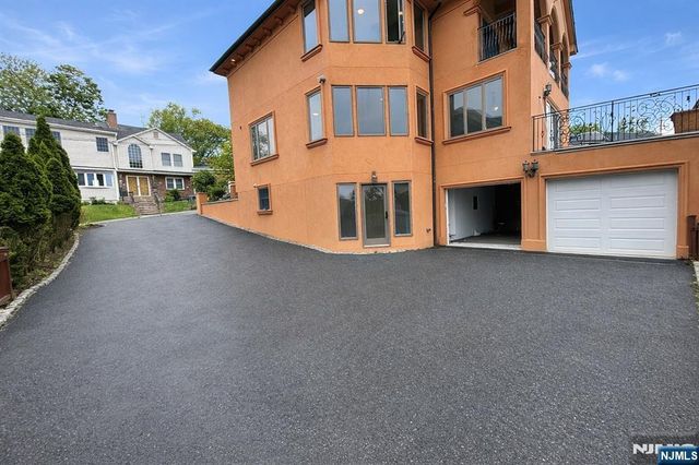 416 Oncrest Terrace, Cliffside Park, NJ 07010