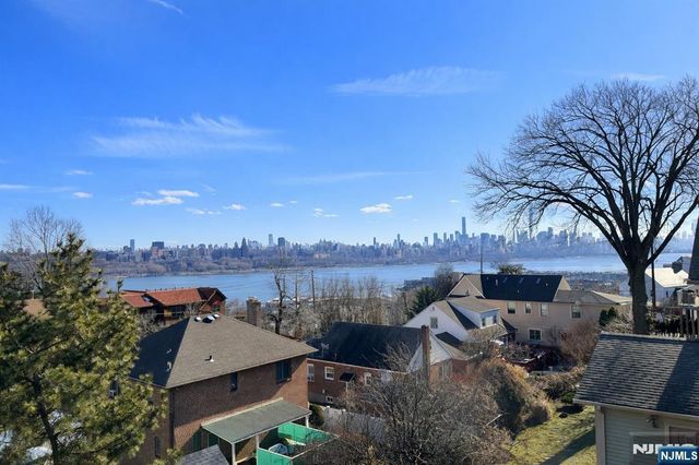 416 Oncrest Terrace, Cliffside Park, NJ 07010