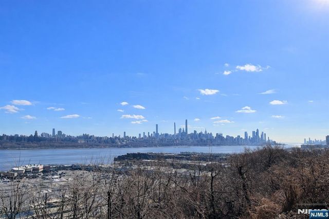 416 Oncrest Terrace, Cliffside Park, NJ 07010