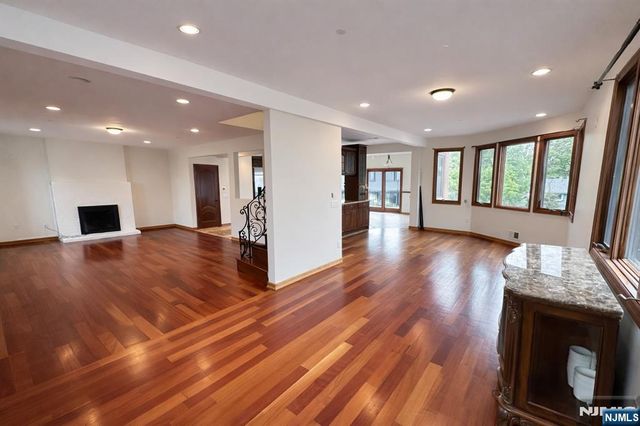 416 Oncrest Terrace, Cliffside Park, NJ 07010