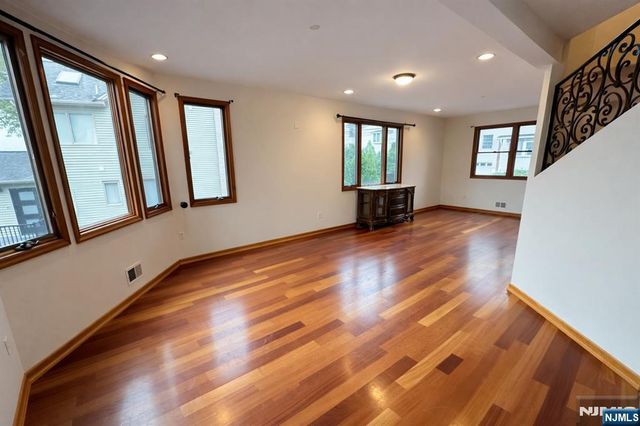 416 Oncrest Terrace, Cliffside Park, NJ 07010