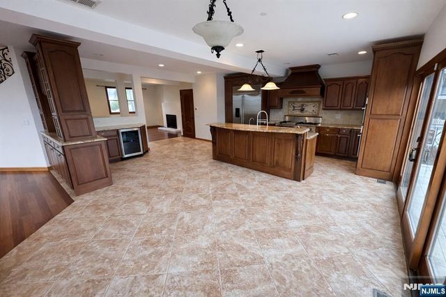 416 Oncrest Terrace, Cliffside Park, NJ 07010