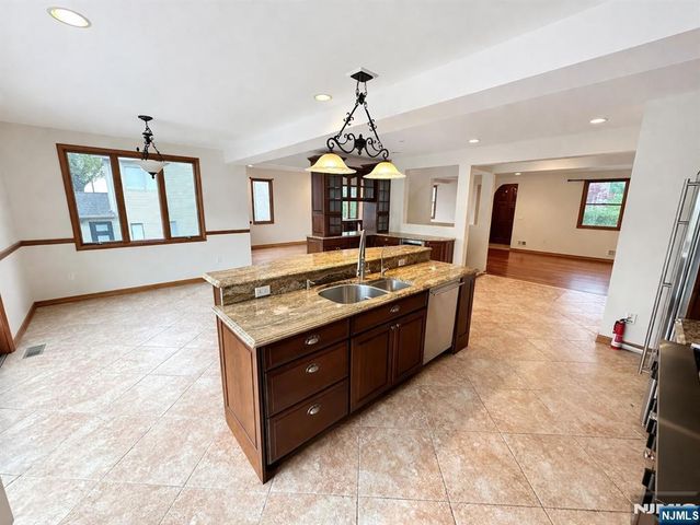 416 Oncrest Terrace, Cliffside Park, NJ 07010