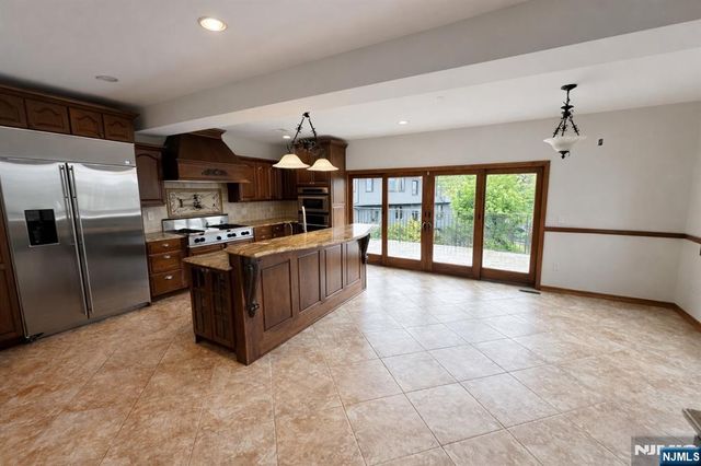 416 Oncrest Terrace, Cliffside Park, NJ 07010