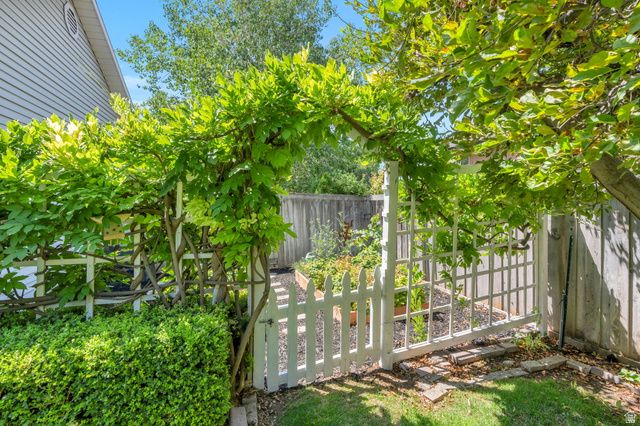 1063 E 1100 N, Pleasant Grove, UT 84062