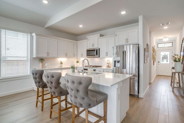 5573 Summit Creek Road, Fort Worth, TX 76126