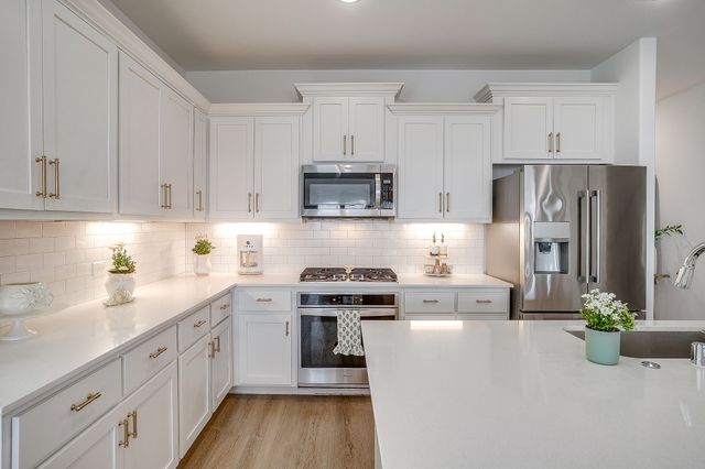 5573 Summit Creek Road, Fort Worth, TX 76126