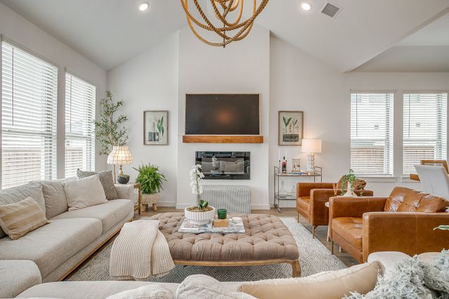 5573 Summit Creek Road, Fort Worth, TX 76126