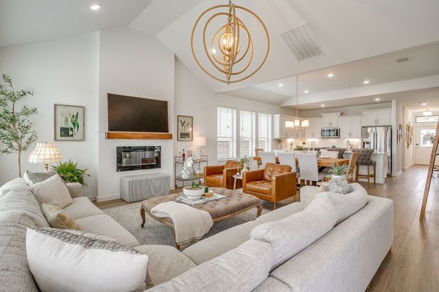 5573 Summit Creek Road, Fort Worth, TX 76126