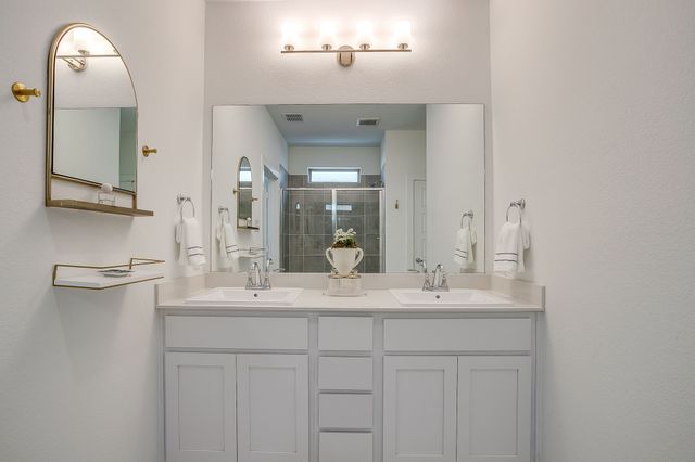 5573 Summit Creek Road, Fort Worth, TX 76126