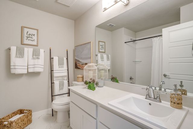 5573 Summit Creek Road, Fort Worth, TX 76126