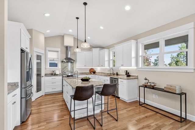417 Tucker Street, Ashland, OR 97520