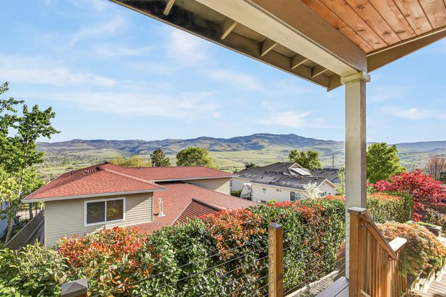 417 Tucker Street, Ashland, OR 97520