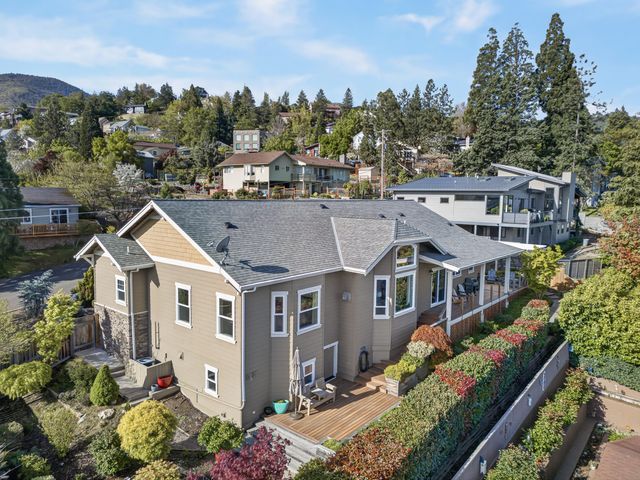 417 Tucker Street, Ashland, OR 97520