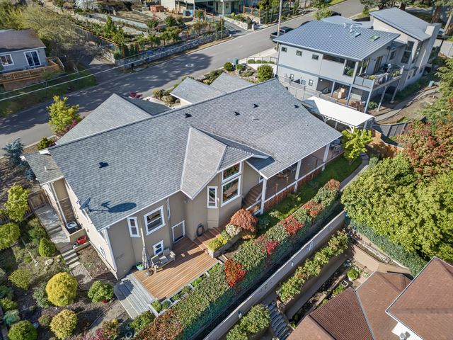 417 Tucker Street, Ashland, OR 97520