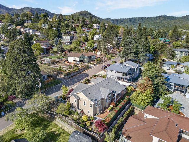 417 Tucker Street, Ashland, OR 97520