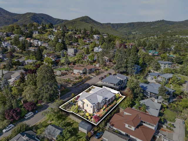 417 Tucker Street, Ashland, OR 97520