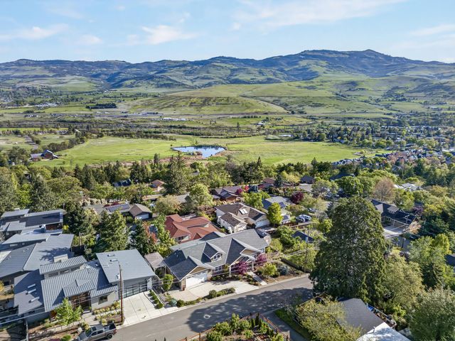 417 Tucker Street, Ashland, OR 97520
