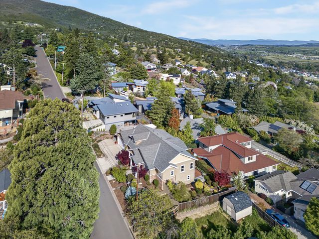 417 Tucker Street, Ashland, OR 97520