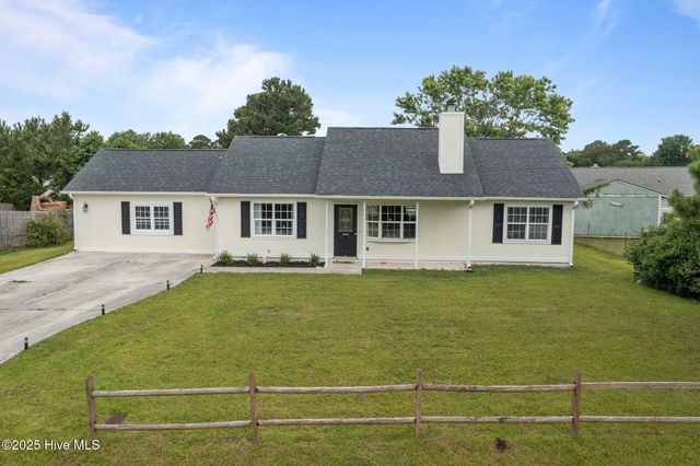 329 Buckhead Road, Hubert, NC 28539
