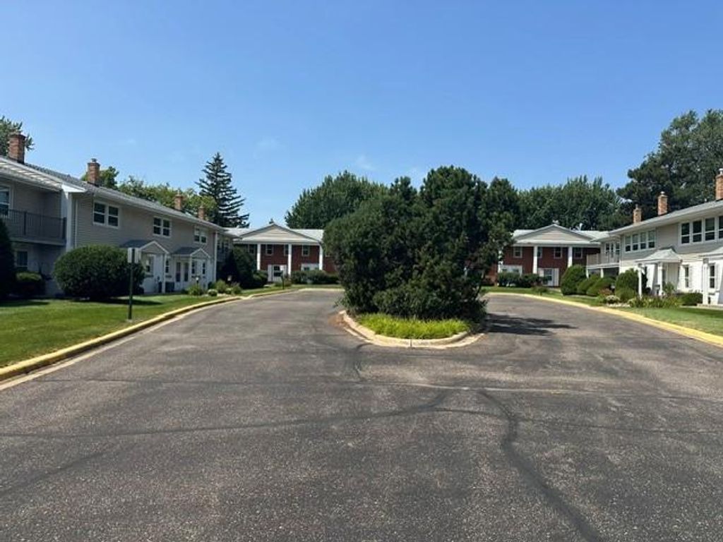 1366 Colonial Drive 1366, Roseville, MN 55113 — exterior